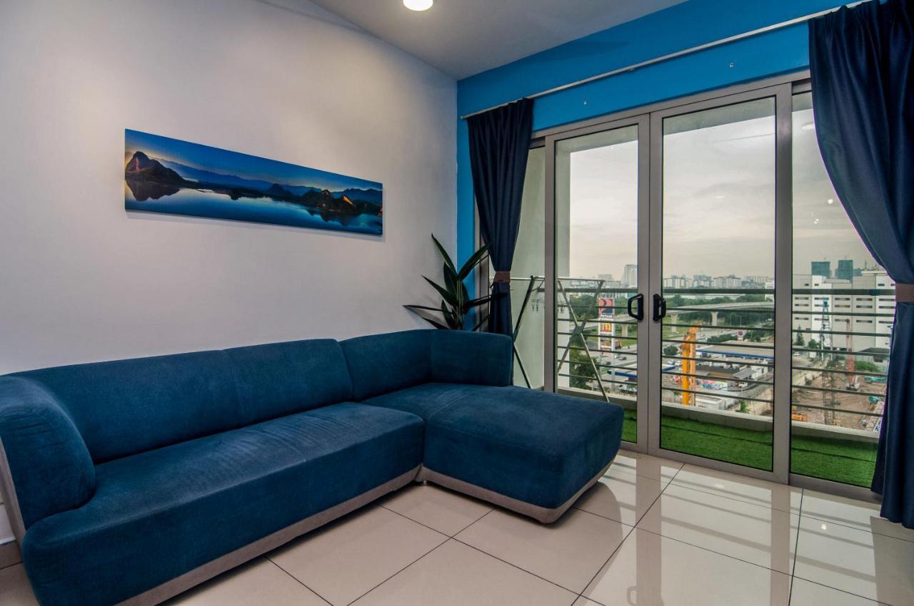 Flora Residence One South By Idealhub Seri Kembangan Exterior foto