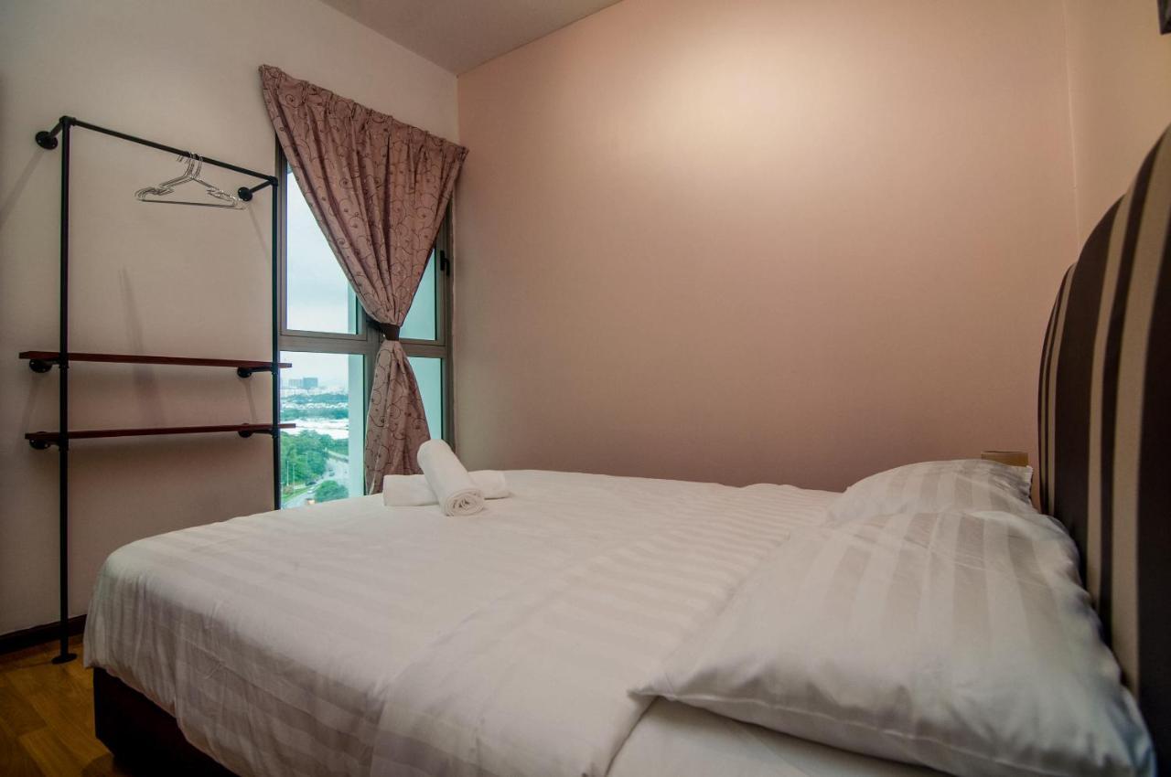 Flora Residence One South By Idealhub Seri Kembangan Exterior foto